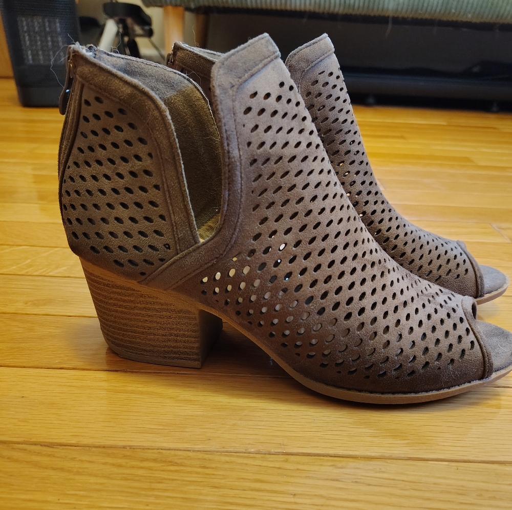 Bella Marie ankle booties - Picture 7 of 10